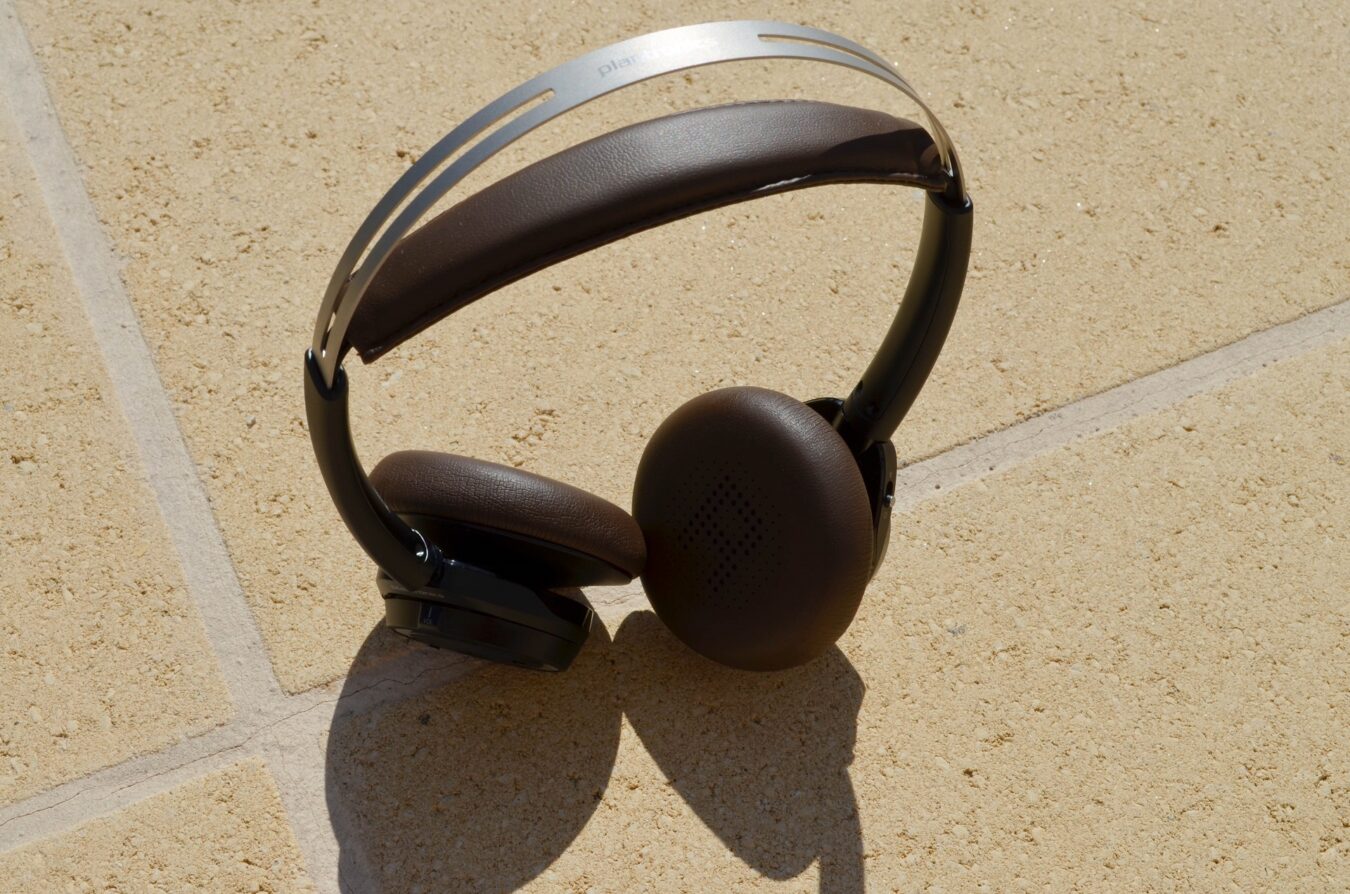 BackBeat Sense DSC 0457 scaled [TEST] BackBeat SENSE – Le nouveau casque rétro de Plantronics Bluetooth