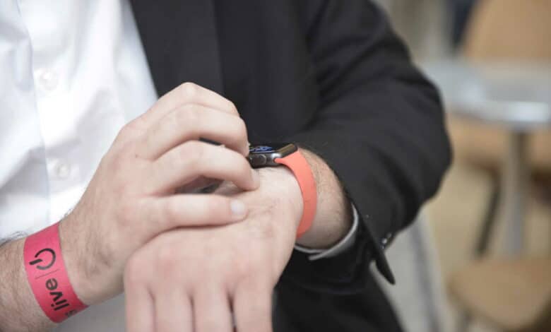 bracelet EF25221 scaled [TEST] Bracelet Apple Watch 3-en-1 Olixar Sport Rouge Apple Watch