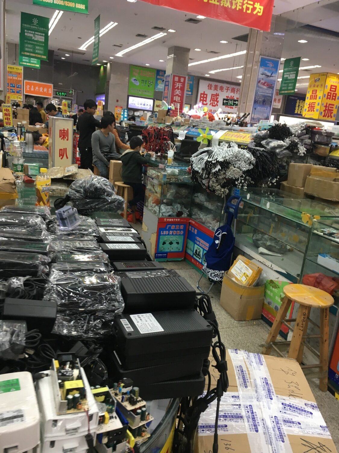 Huaqianbei IMG 1479 1125x1500 Huaqianbei – Le marché à l’électronique de Shenzhen – BOX LCDG Huaqianbei