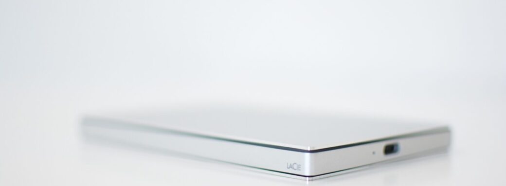 lacie lacie porsche mobile drive 5 scaled [TEST] Lacie Porsche Design Mobile Drive – Ses performances dépassent-elles celles des voitures ? debit