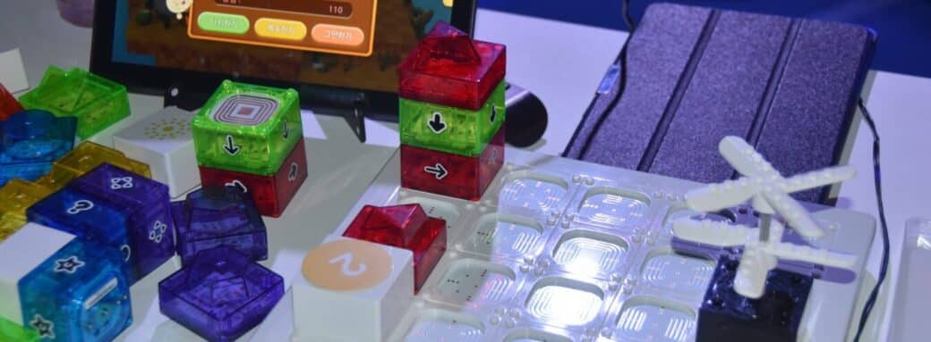 moblo DSC 0323 scaled MOBLO : Apprenez à coder avec des briques et testez votre logique – Startup Festival 2017 code
