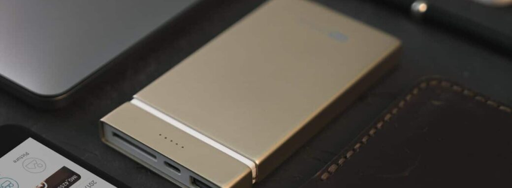 GoSpace ps GOSPACE lifestyle 32 screem scaled KickStarter – Gospace : Disque dur et batterie externe avec une fonction de tout en 1 batterie externe