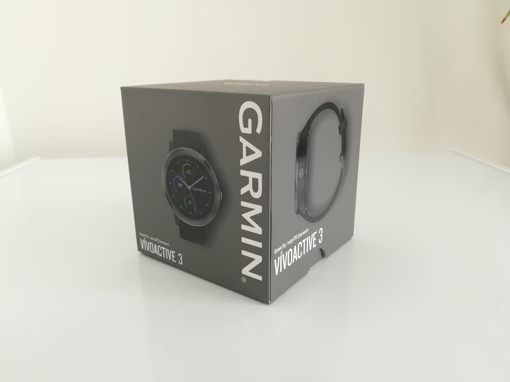 Garmin Vivoactive 3 box