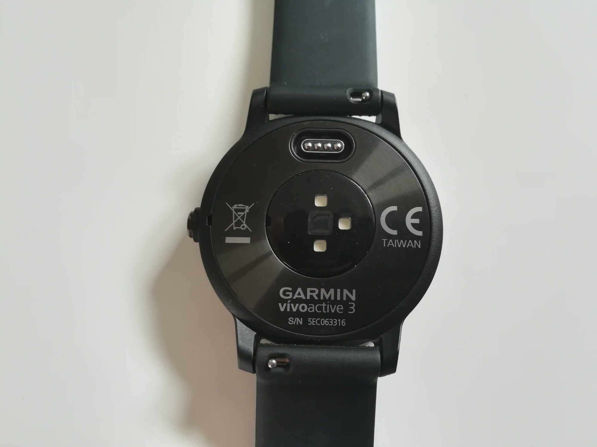 Garmin Vivoactive 3 back