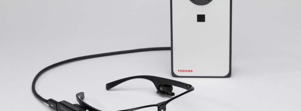 dynaEdge dynaEdge et lunettes Toshiba crée un pont dans le travail collaboratif avec le dynaEdge et les AR100 viewer AR100 viewer
