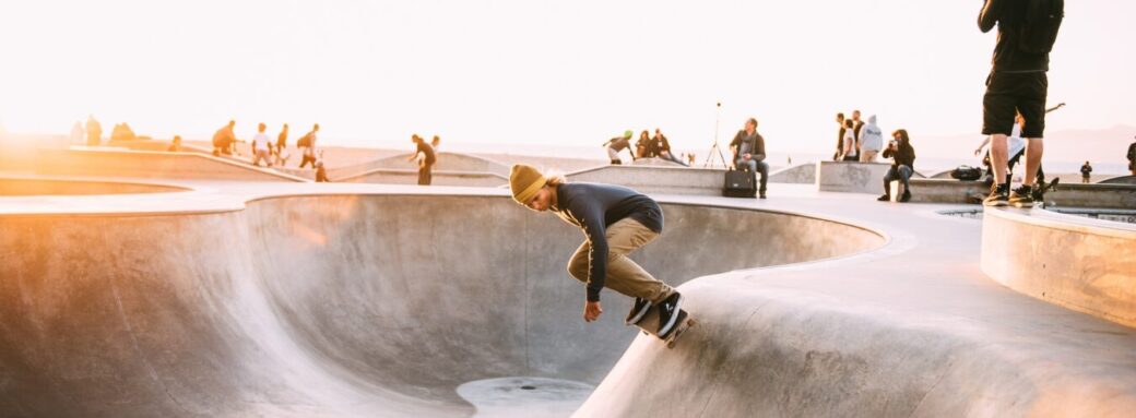 skateboard pexels photo 305250 scaled Skateboard électrique à moins de 100€ – Bons Plans Geek Bons plans Geek