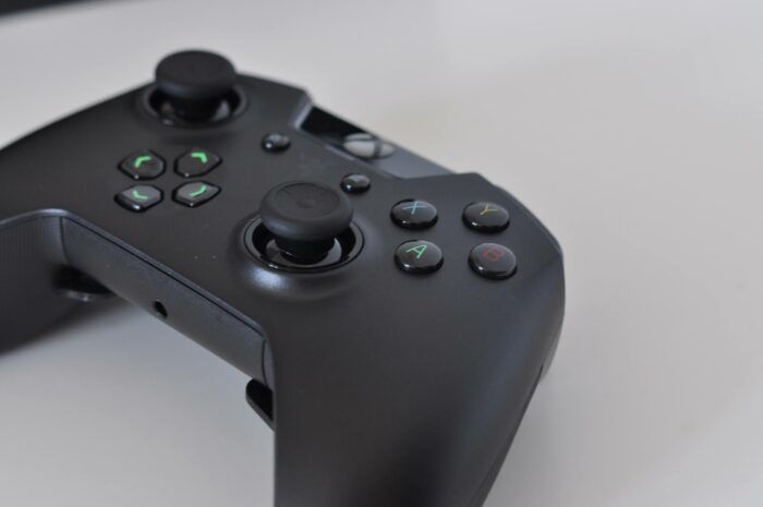 razer wolverine DSC 0582 700x465 Test – Razer Wolverine Tournament Edition – Une manette à la pointe controller