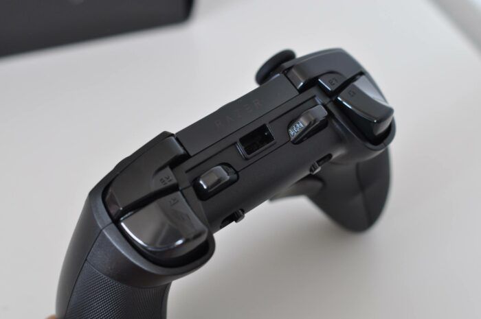 razer wolverine DSC 0584 700x465 Test – Razer Wolverine Tournament Edition – Une manette à la pointe controller