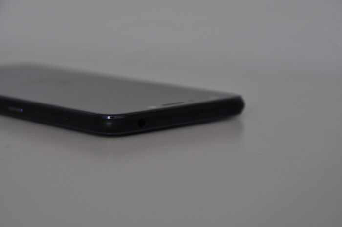 asus DSC 1094 1 700x465 Test – Asus Zenfone 5 Lite : Un smartphone à la « mode » 5
