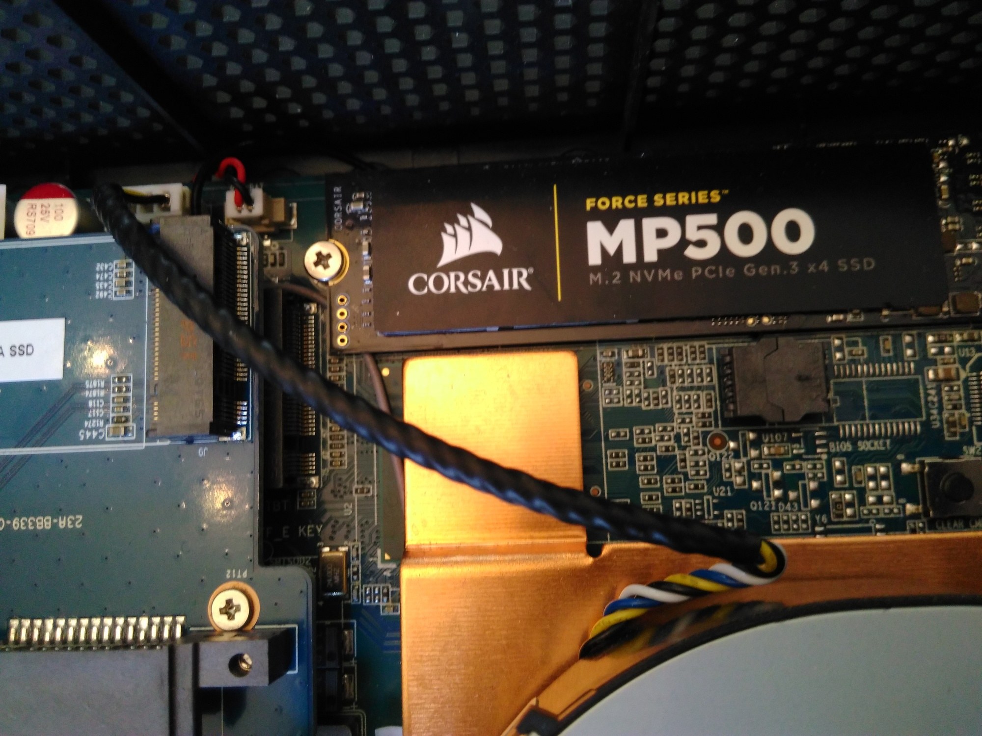 Zbox MI533-Corsair SSD MP500