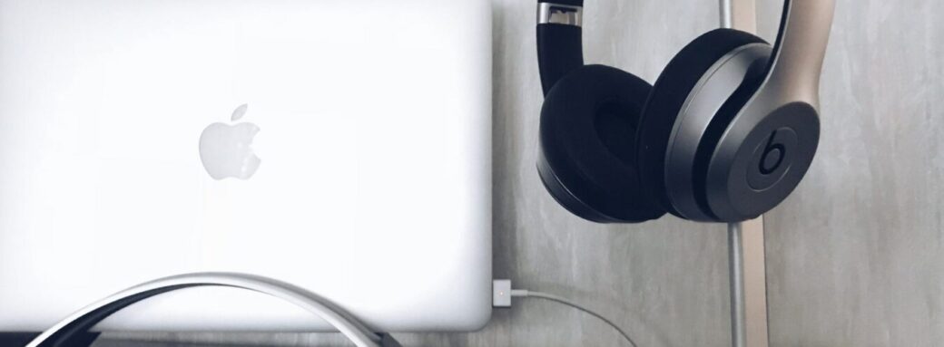 Fermata 3DE2249A F5ED 466F 933A F2BC6DB885AD 1 scaled Test – Twelve South Fermata : Le support qui recharge aussi votre casque ! casque