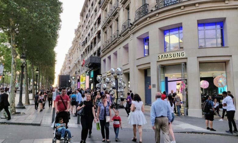 Samsung IMG 20180705 215225 scaled Samsung installe son Showroom sur les Champs-Elysées boutique