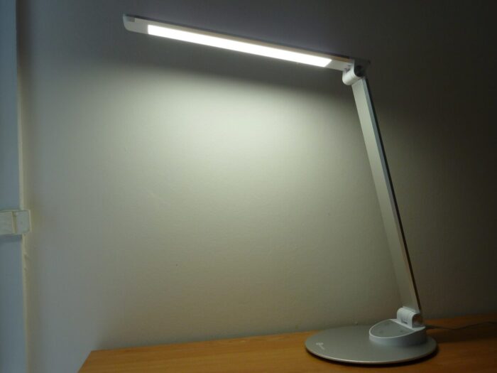 Lampe P1040658 scaled Test – TaoTronics TT-DL19 : Une lampe design à un prix imbattable lampe