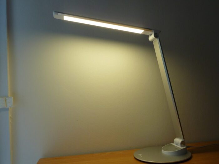 Lampe P1040660 scaled Test – TaoTronics TT-DL19 : Une lampe design à un prix imbattable lampe