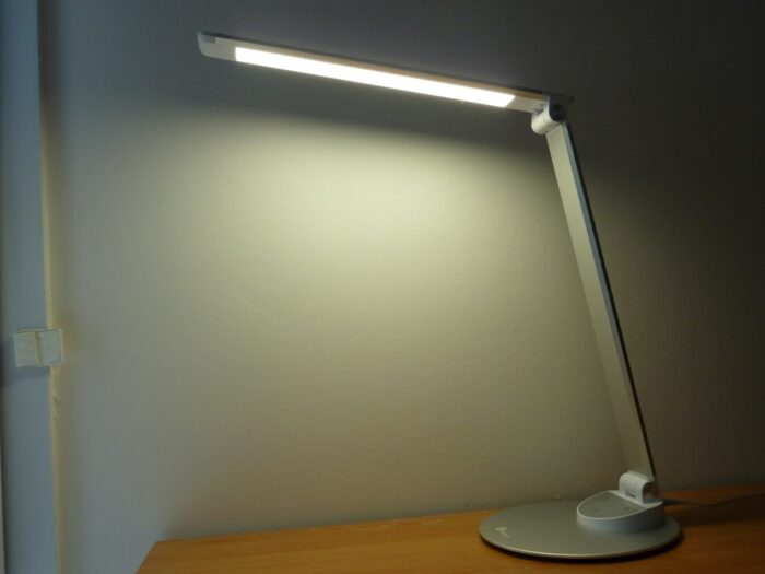 Lampe P1040661 scaled Test – TaoTronics TT-DL19 : Une lampe design à un prix imbattable lampe