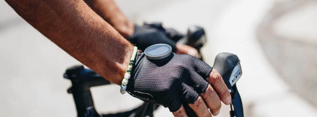 onTracks LCDG Front scaled #CES2019 – Optimiser son e-mobilité urbaine avec onTracks bracelet connecté
