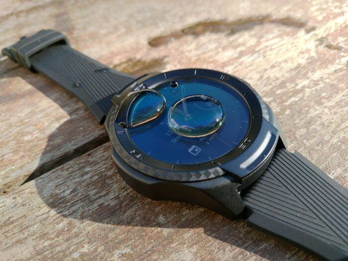 Ticwatch S2 P 20190212 120739 700x525 Test – Ticwatch S2 : Une montre polyvalente taillée pour le sport mobvoi