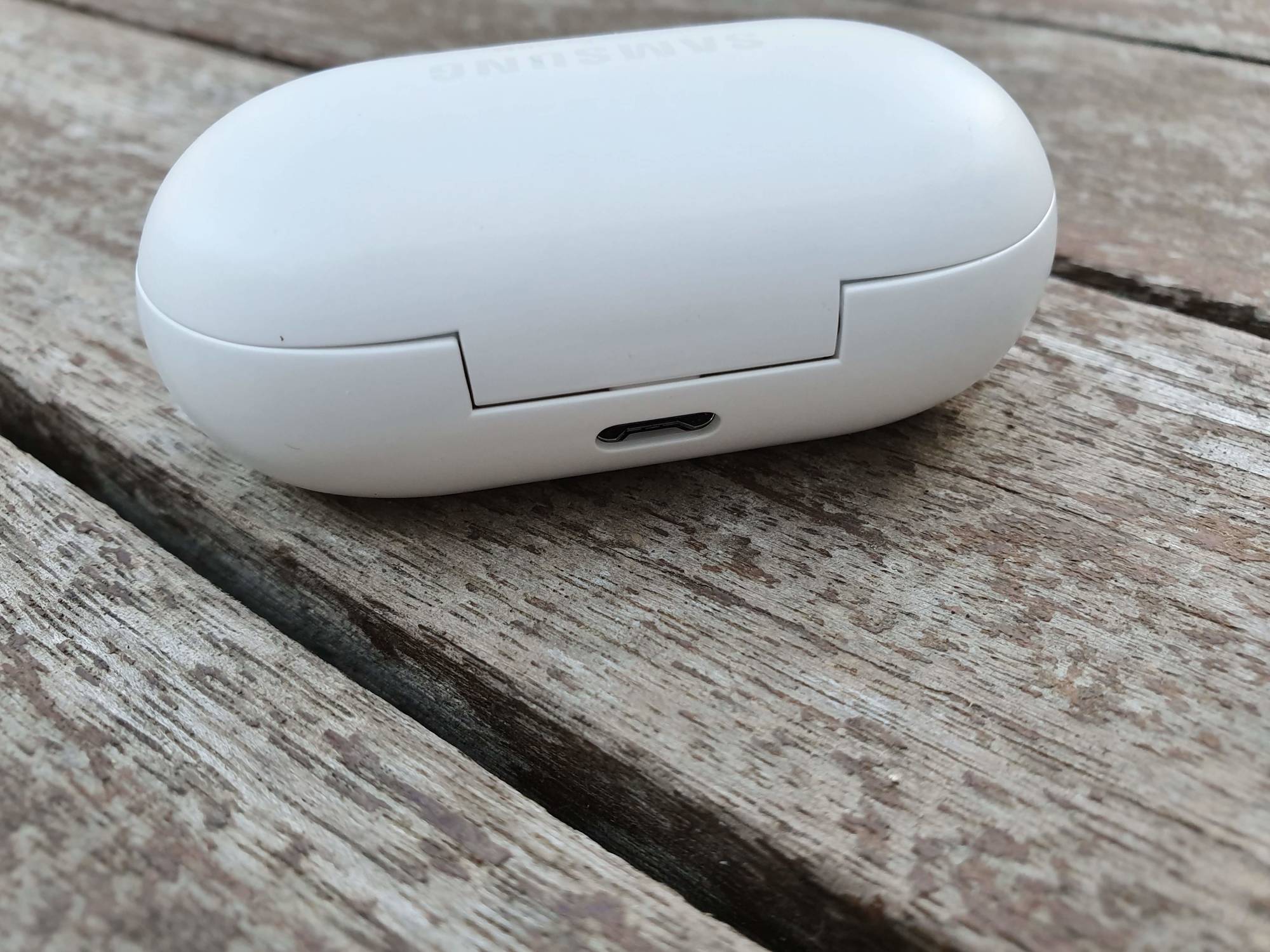 20190326 184707 - Test – Samsung Galaxy Buds : Des écouteurs confortables en difficulté sur l’audio - Le Café du Geek - LCDG Buds 20190326 184707 Test – Samsung Galaxy Buds : Des écouteurs confortables en difficulté sur l’audio écouteurs sans fil