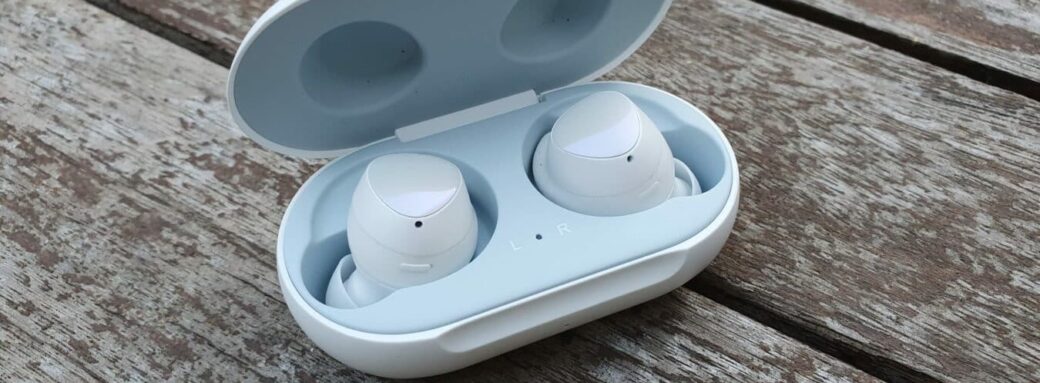 Buds 20190326 184715 1 scaled Test – Samsung Galaxy Buds : Des écouteurs confortables en difficulté sur l’audio écouteurs sans fil