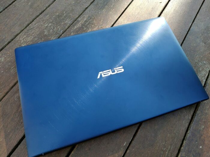 Zenbook 13 P 20190223 101840 scaled Test – Asus Zenbook 13 : Proche de l’excellence asus