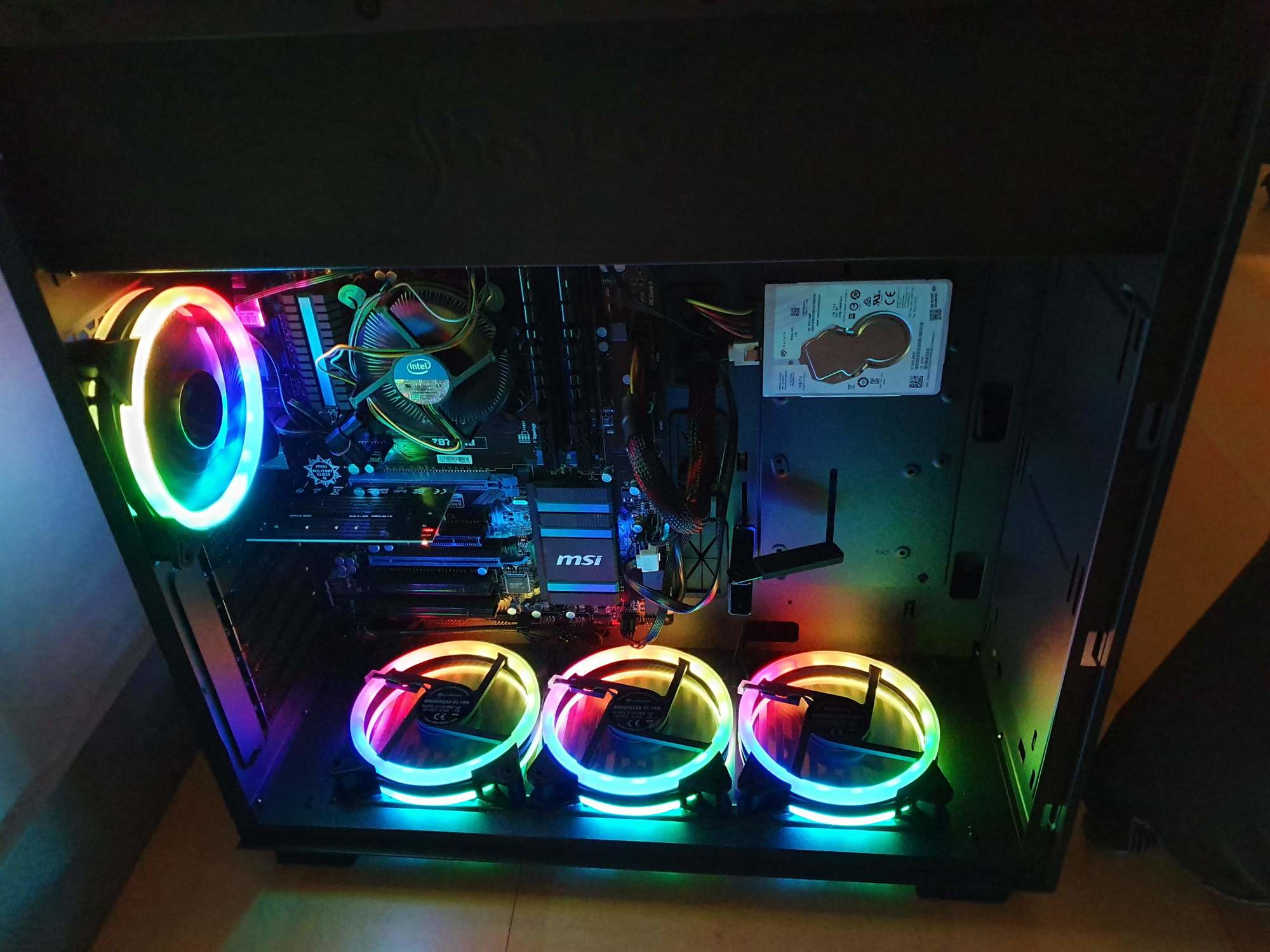 20190329 192809 - Test – Boîtier Sharkoon PureSteel RGB : Un boîtier complet et design Test – Boîtier Sharkoon PureSteel RGB : Un boîtier complet et design Boîtiers PC