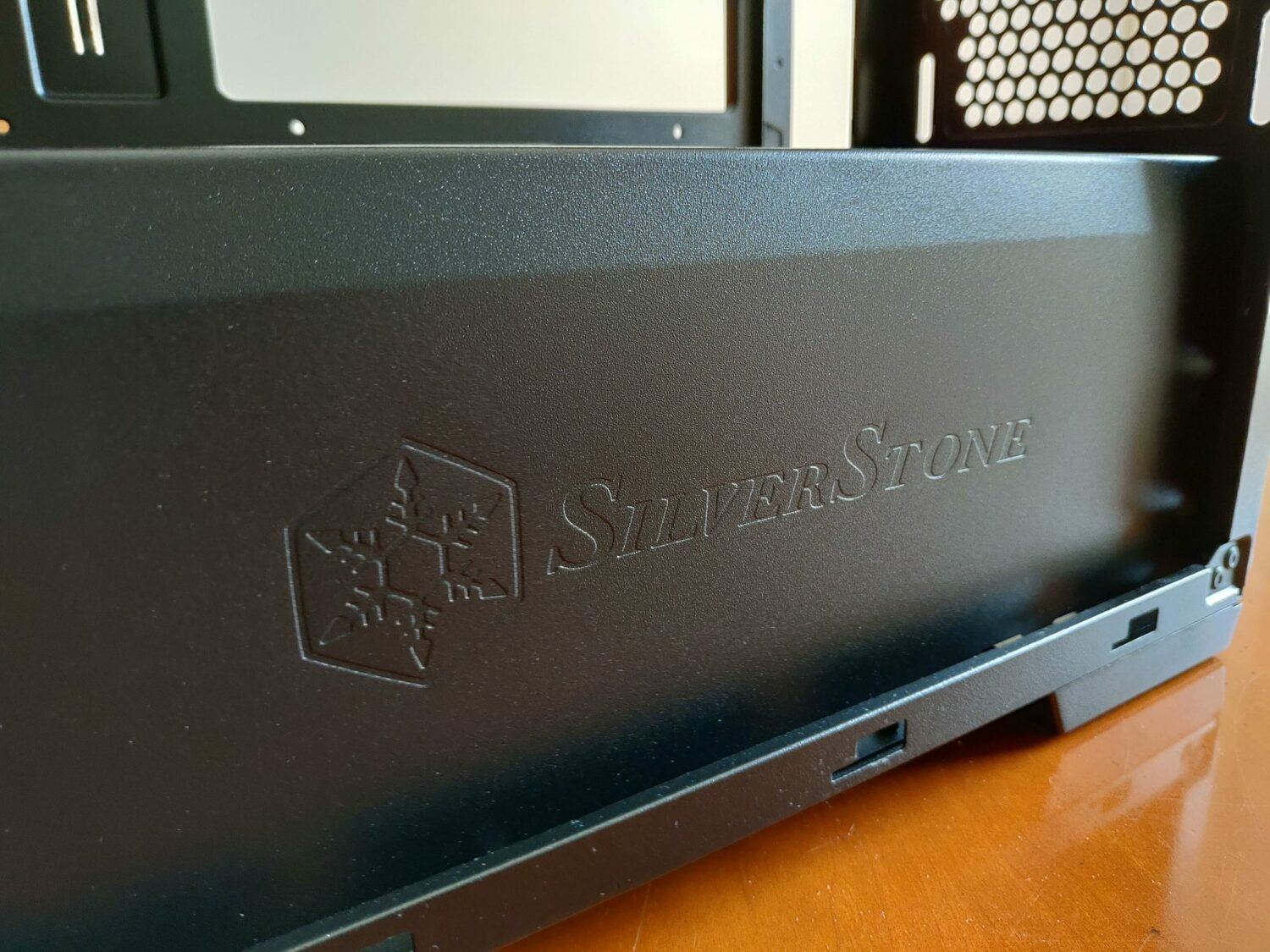 Test – SilverStone Lucid LD01 : Un boitier élégant et discret Boîtier PC