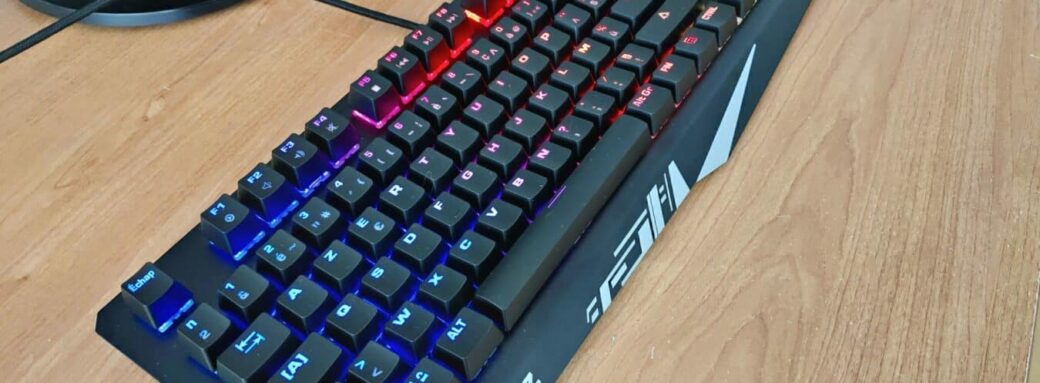 Test – MadCatz S.T.R.I.K.E 4 : Un retour avec quelques difficultés clavier mécanique