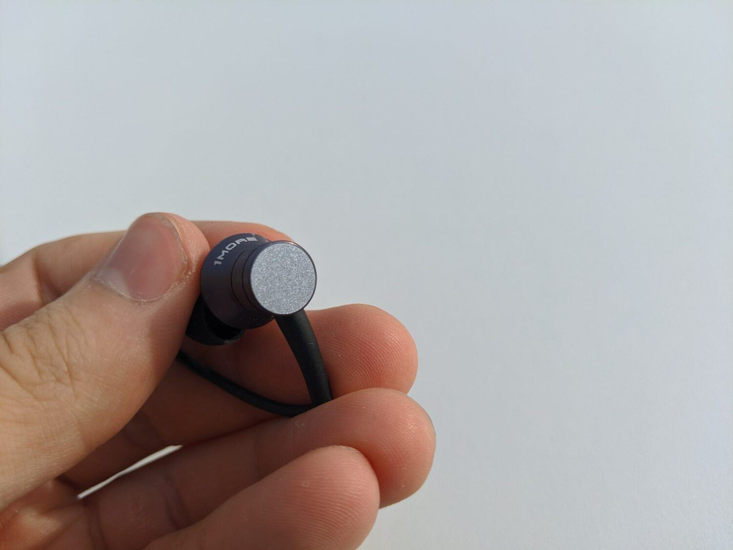 1More Piston Fit Bluetooth dos aimantés d'un écouteurs