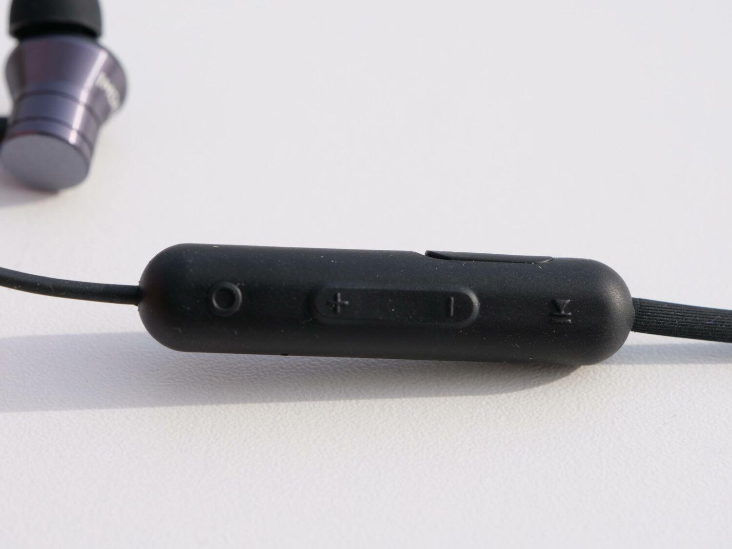 1More Piston Fit Bluetooth module bluetooth avec écouteur en fond