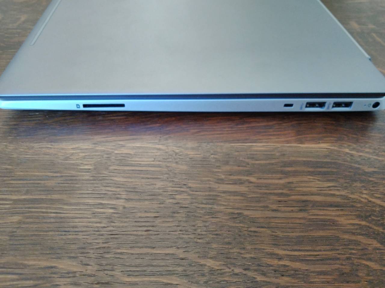 HP Pavilion 15-côté droit