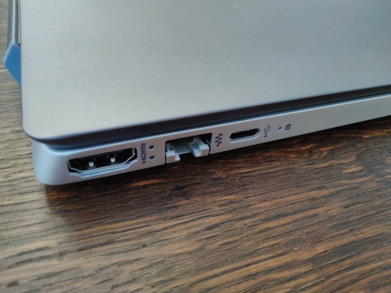 HP Pavilion 15-côté gauche