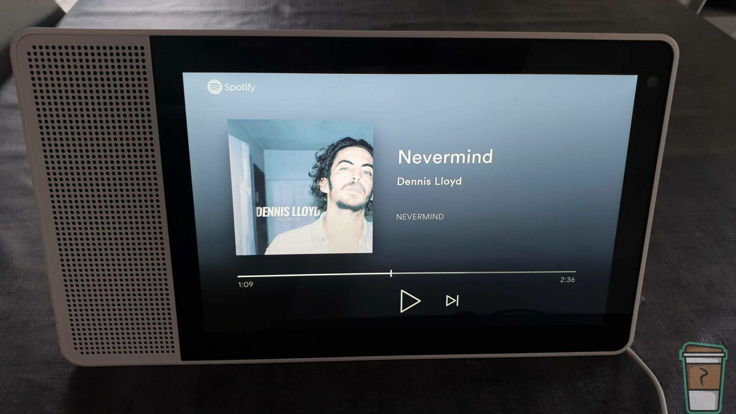 Test Lenovo Smart Display - Vue de la face avant sur Spotify