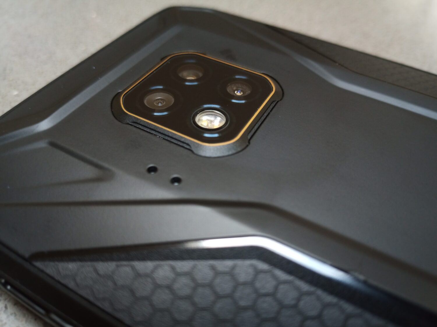 le S95 Pro est équipé de trois capteurs photo sur sa face arrière.