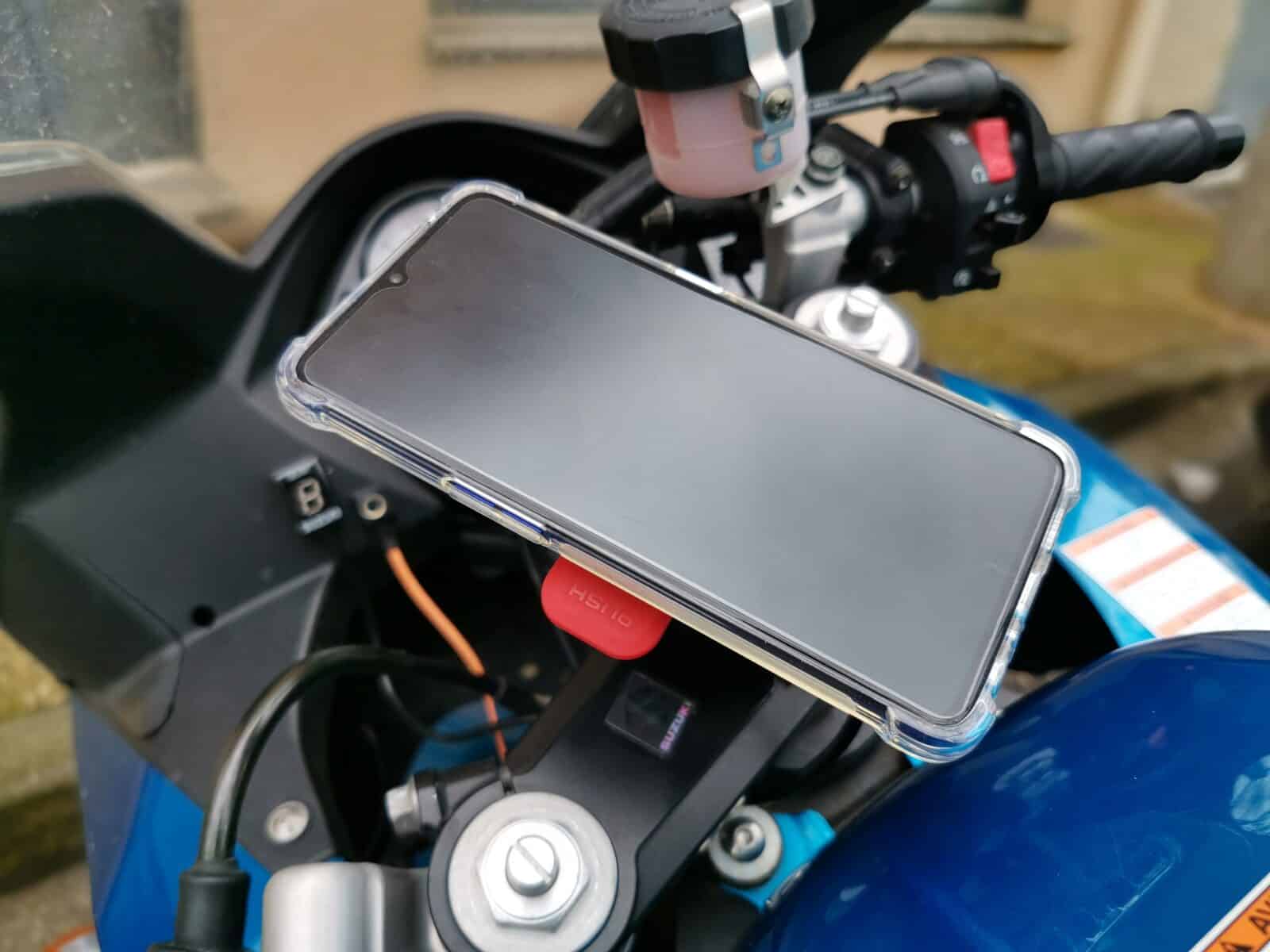 Test : Quadlock – Votre smartphone restera bien accroché ! moto