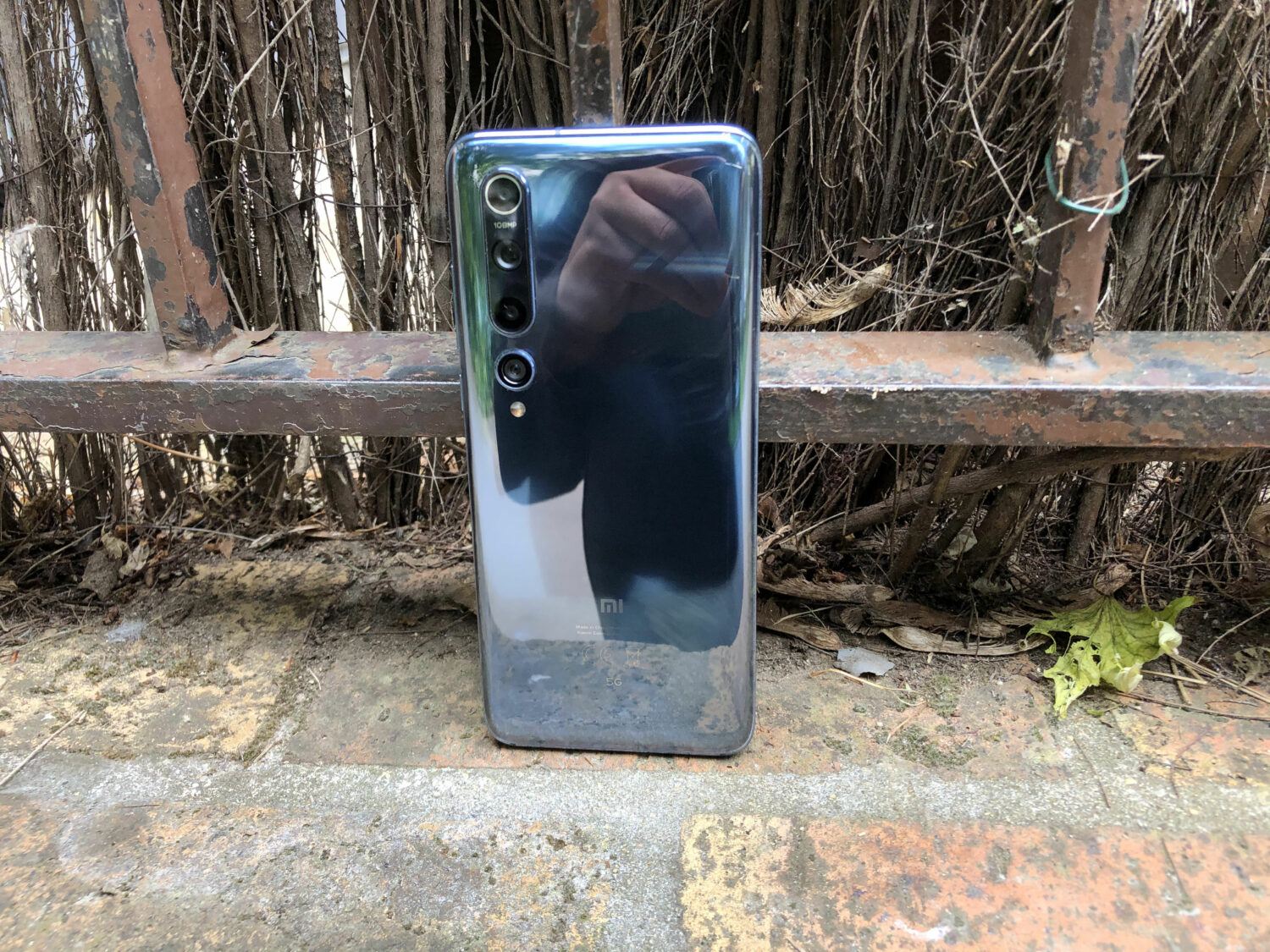 Xiaomi Mi 10 posé