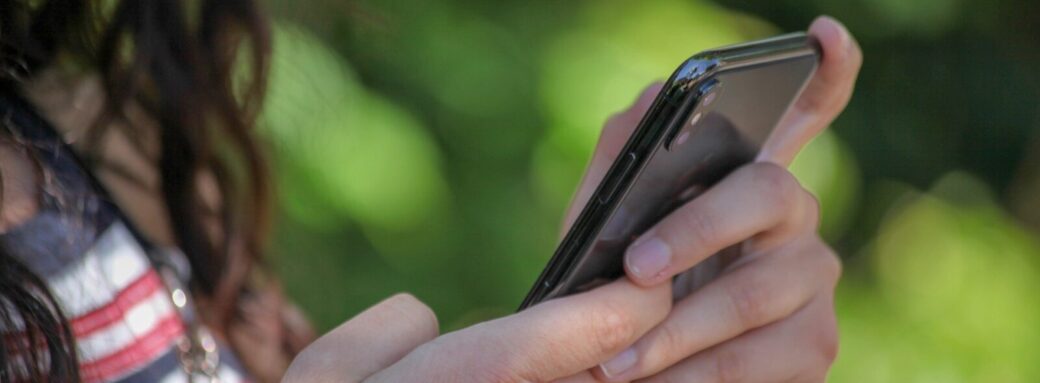 Facebook lance un chatbot sur Messenger pour aider les victimes de cyberharcèlement chatbot