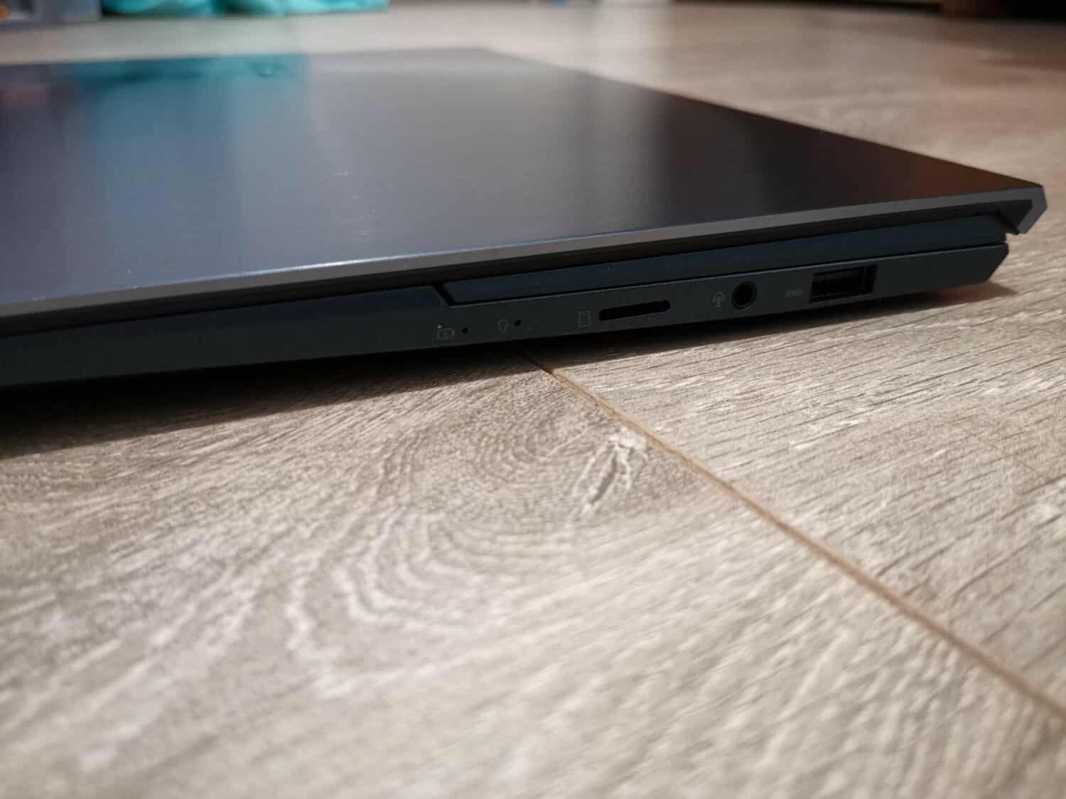 Asus ZenBook Duo 14 fermé