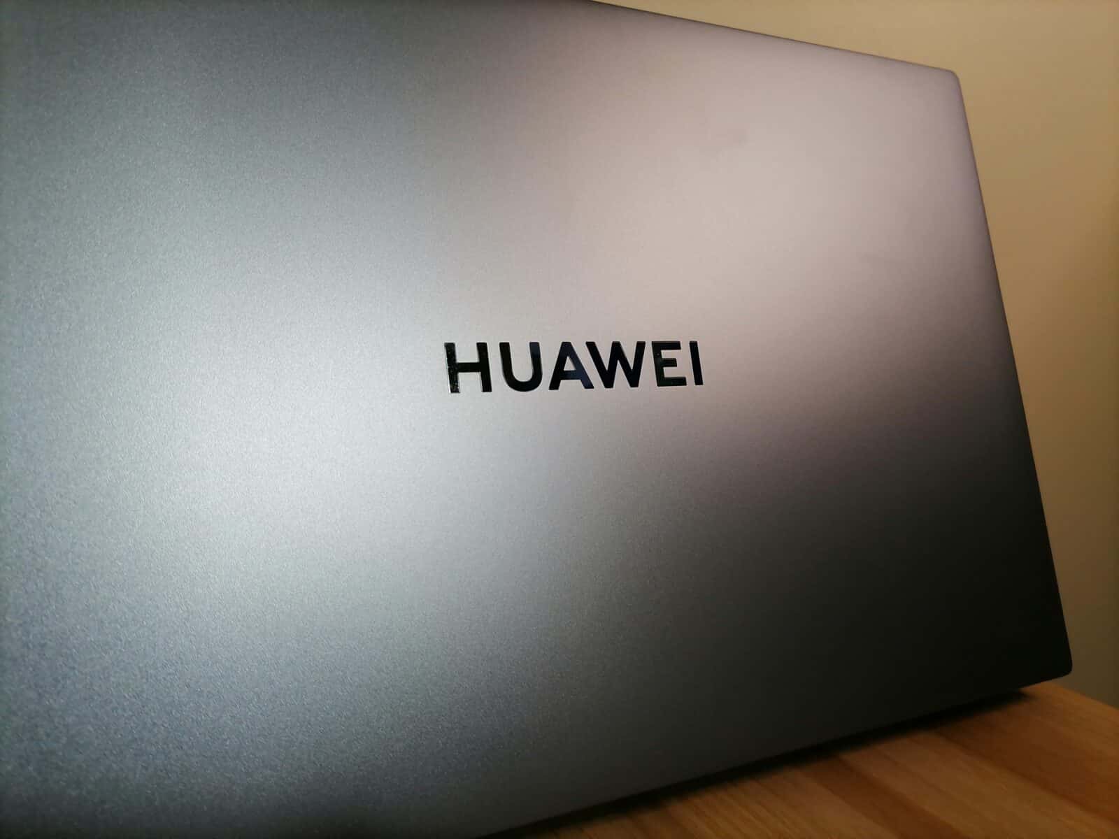 Huawei MateBook D16 arrière 1
