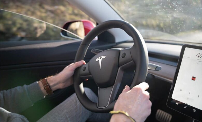 Tesla : la caméra intérieure va désormais surveiller le conducteur