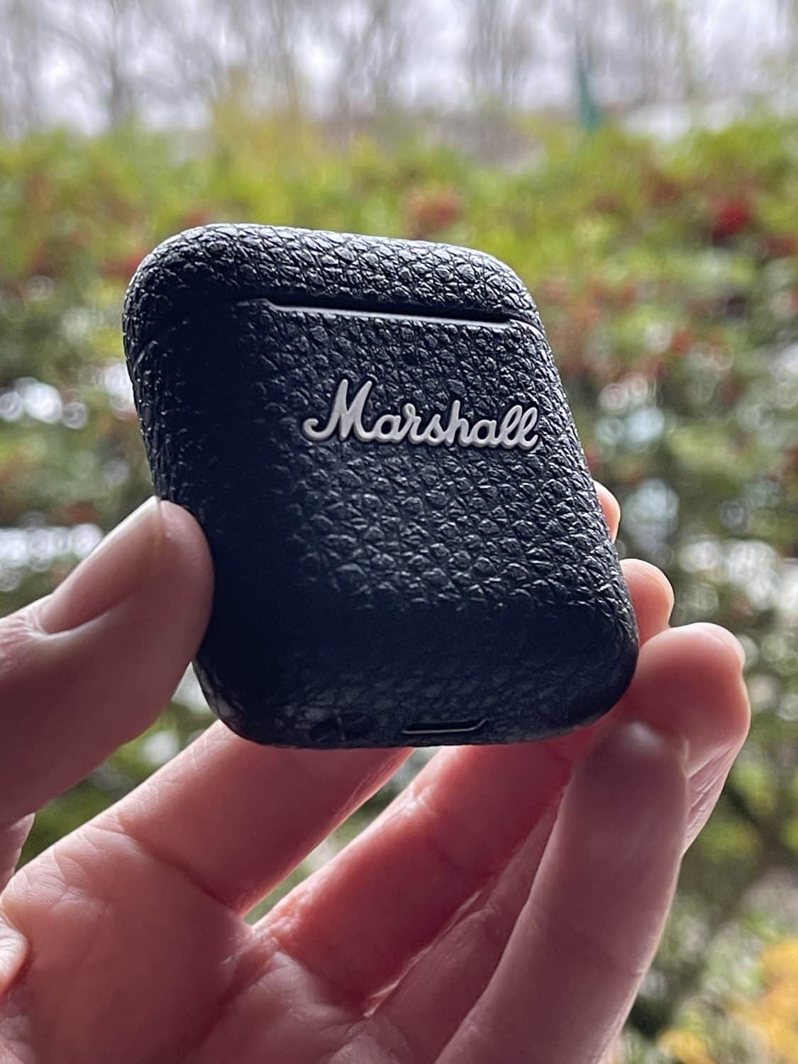 marshallminor iii etui 1125x1500 - Test : Marshall Minor III, des écouteurs convaincants au design atypique marshallminor-iii-etui