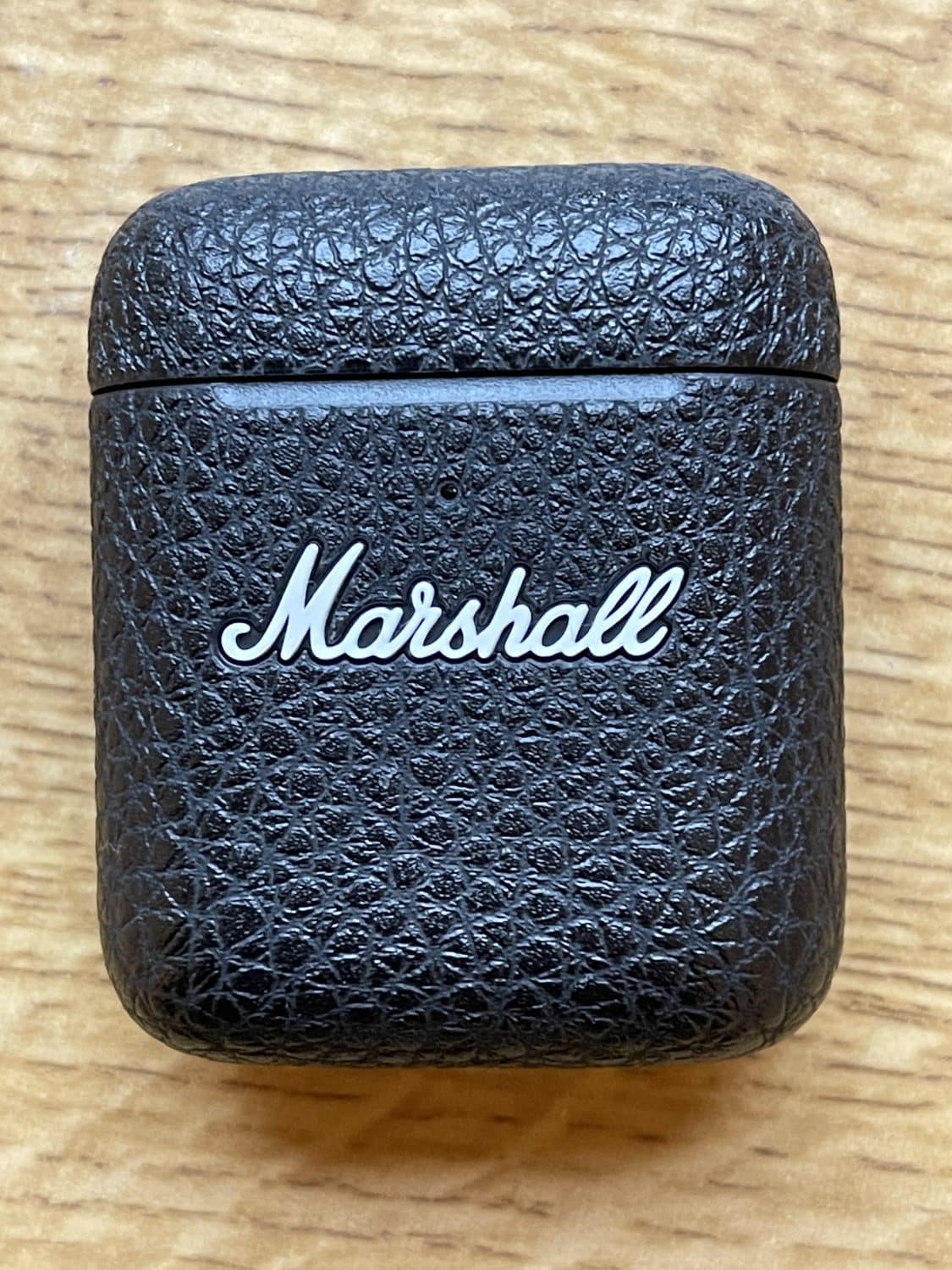 marshallminor iii etui charge 1125x1500 - Test : Marshall Minor III, des écouteurs convaincants au design atypique marshallminor-iii-etui-charge