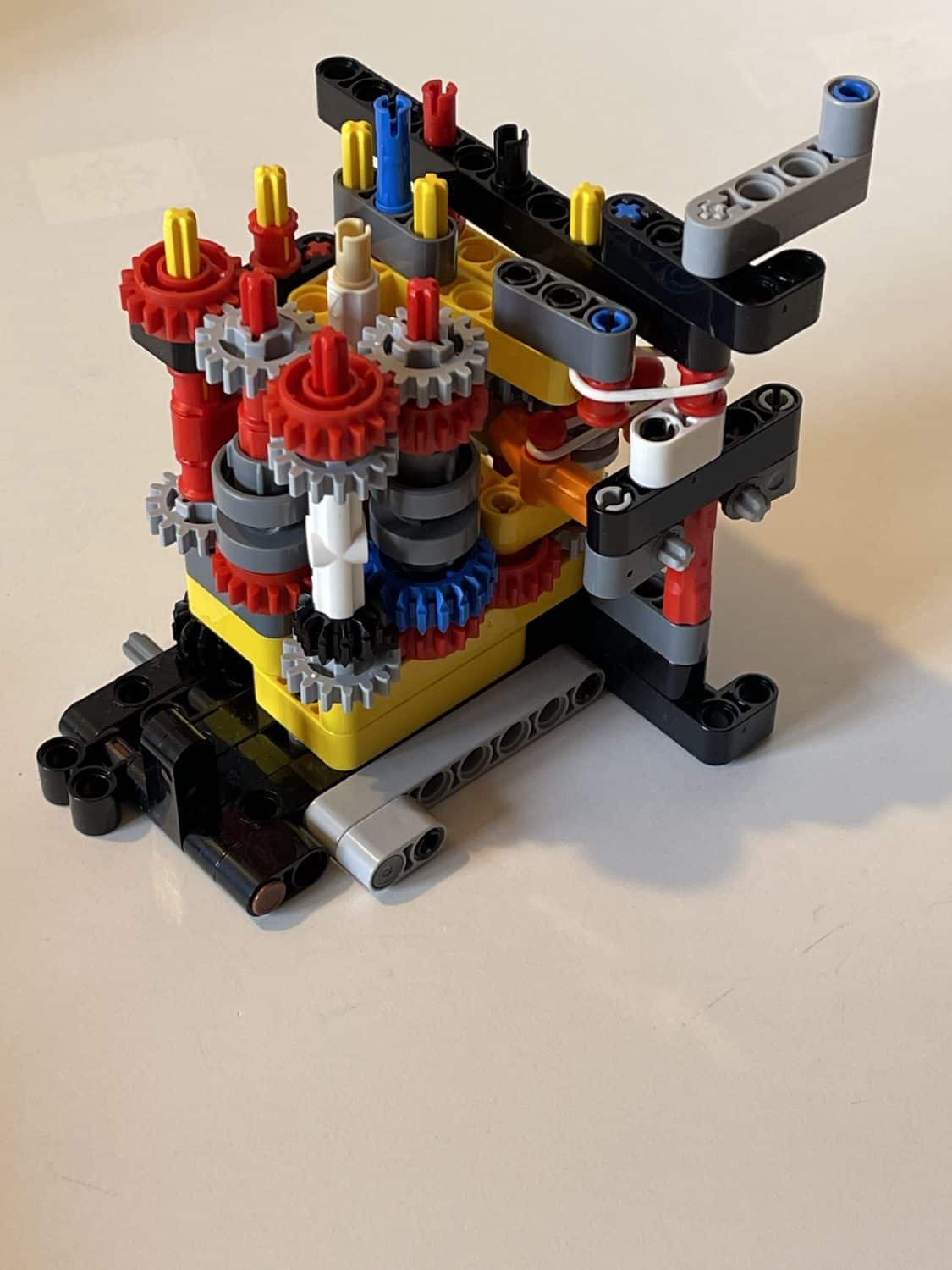 Lego-Technic-BMW-M1000RR-boite-de-vitesses