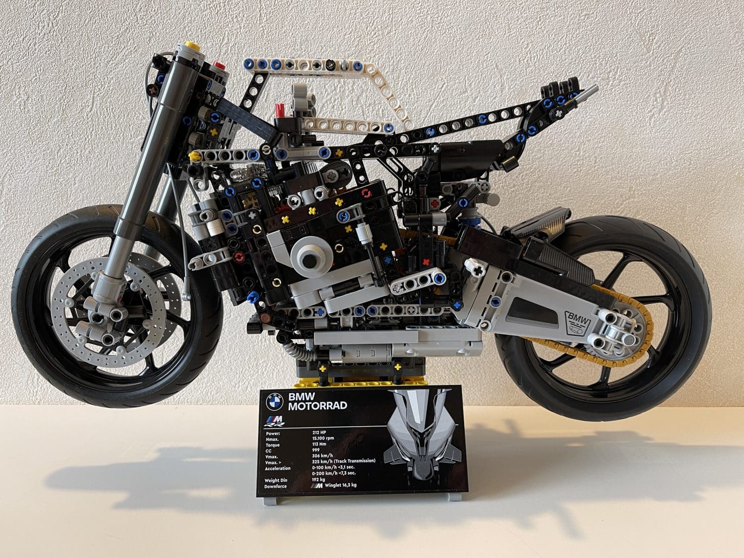 Lego-Technic-BMW-M1000RR-montage