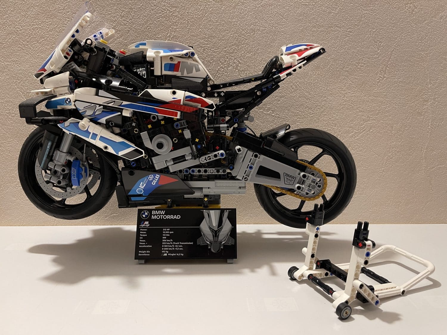 Test LEGO Technic BMW M1000 RR le set parfait pour les passionés de