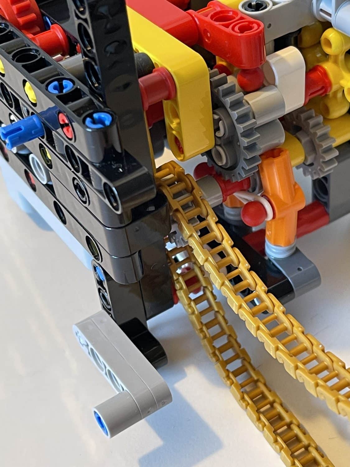 Lego-Technic-BMW-M1000RR-transmission