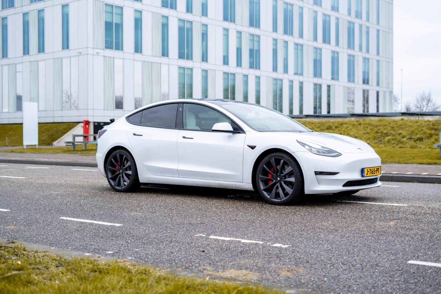 Tesla Model 3 : augmentation de prix de 6 000 euros en France, fin du bonus écologique maximal france