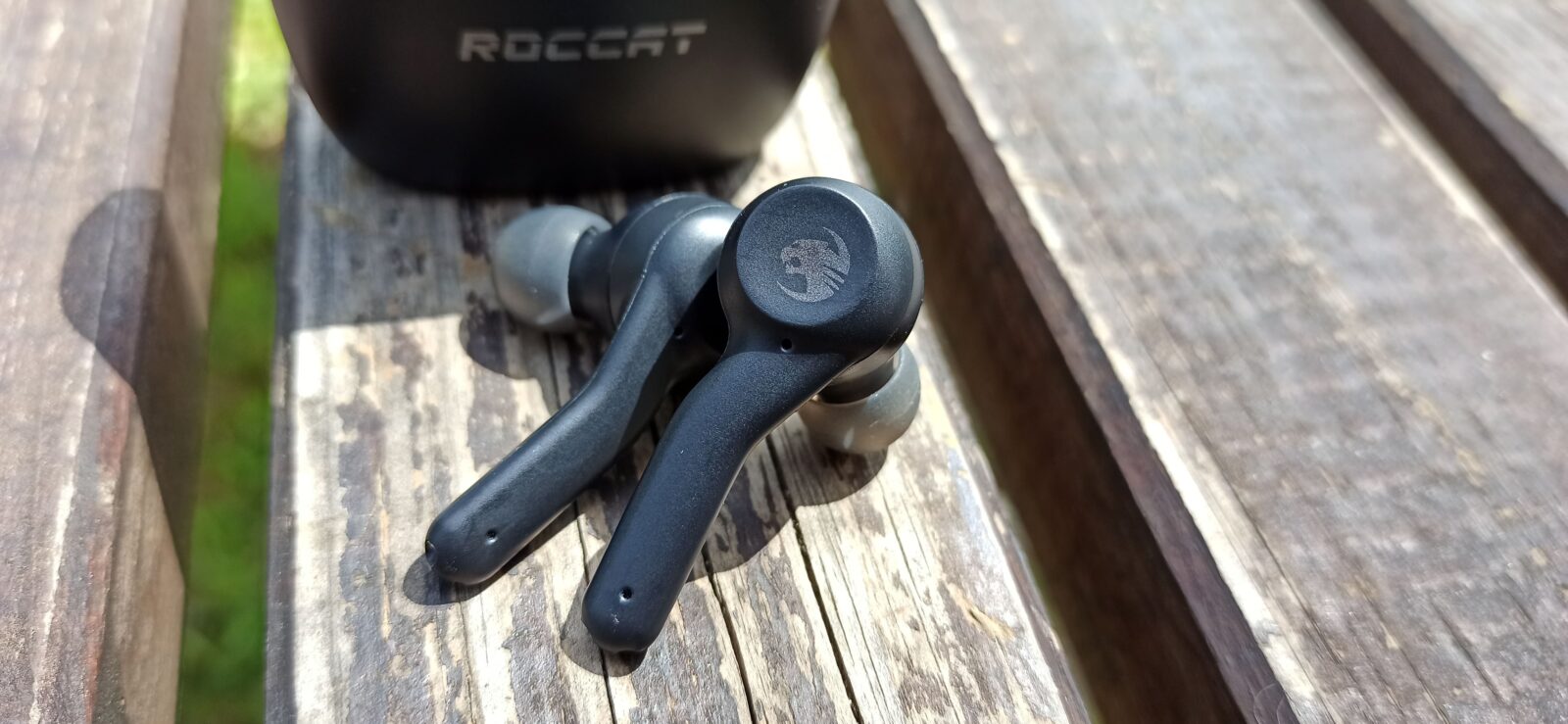 roccat syn buds air ecouteurs 1