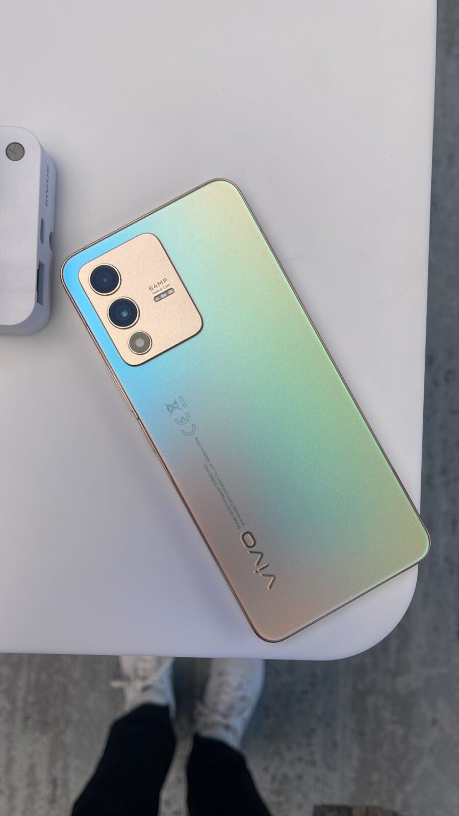 vivo v23 5g or etincelant scaled - Prise en main – Vivo V23 5G : la nouvelle référence des smartphones milieu de gamme ? vivo-v23-5g-or-etincelant
