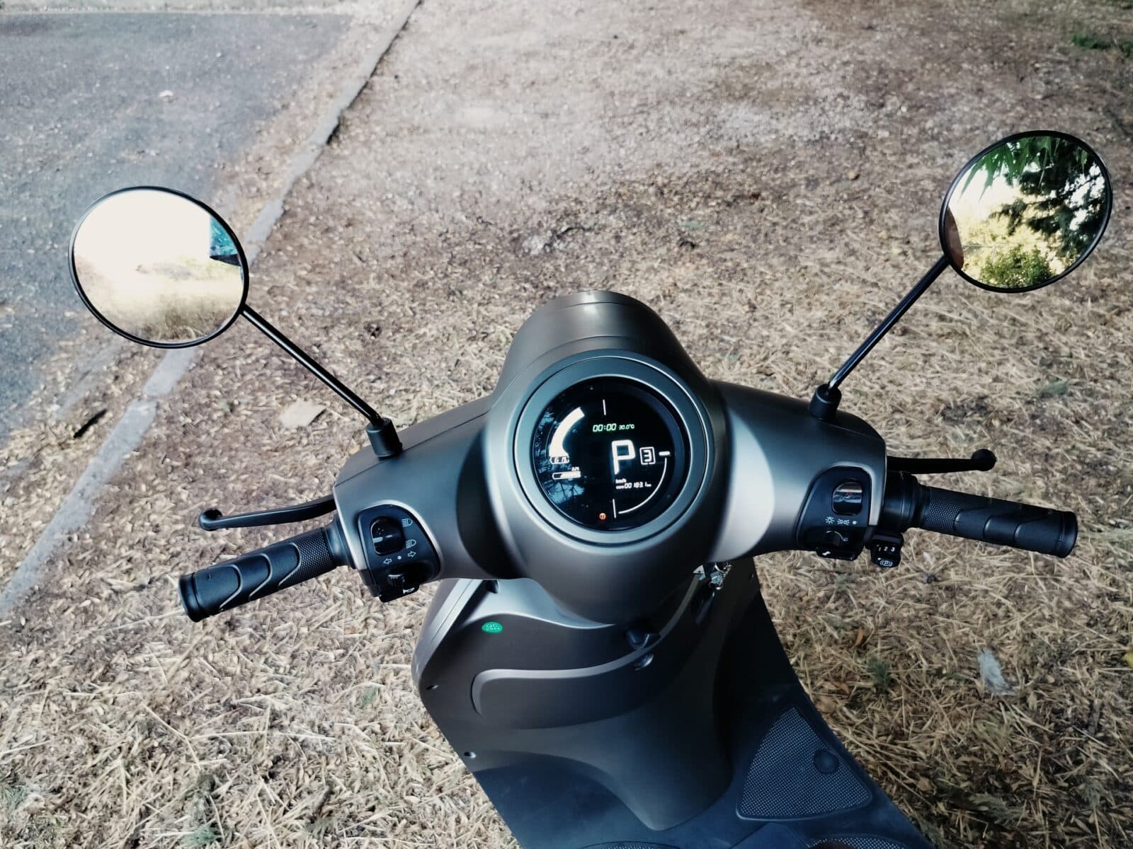 Test – Scooter LVNENG S6 : l’électrique élégant et pratique lvneng