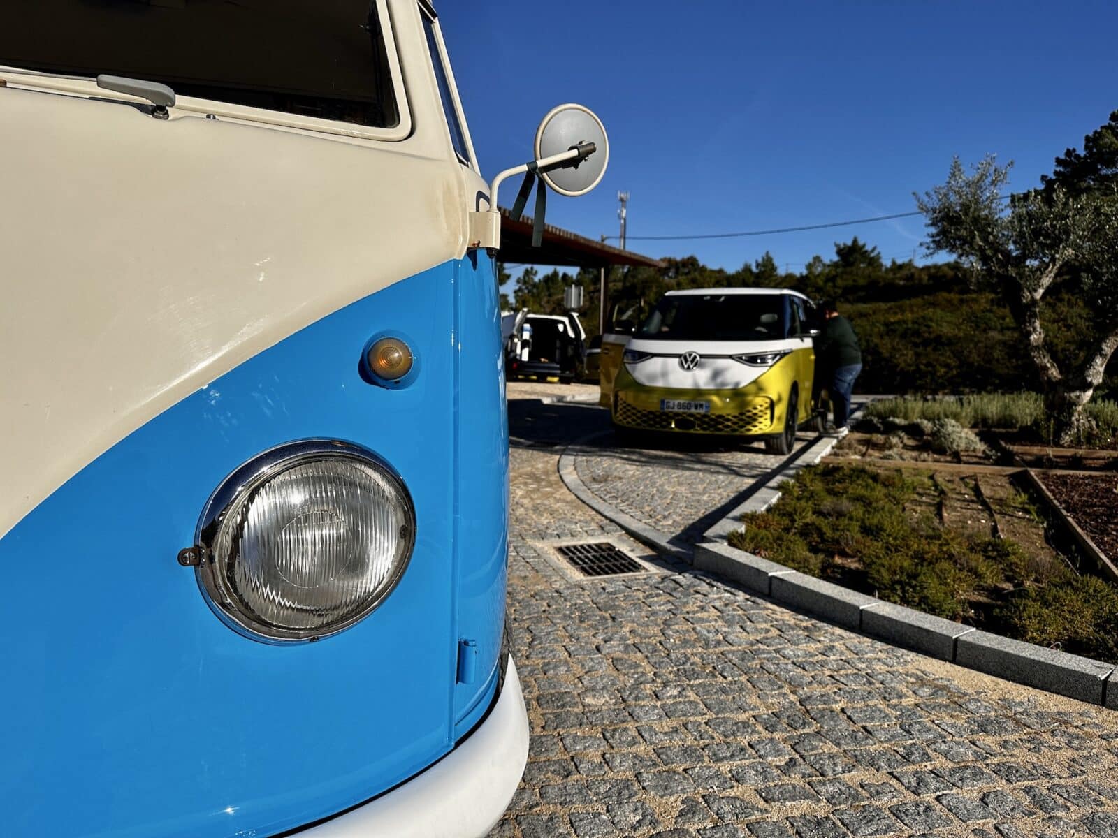 Essai ID. BUZZ – Volkswagen électrifie le Combi ! essai